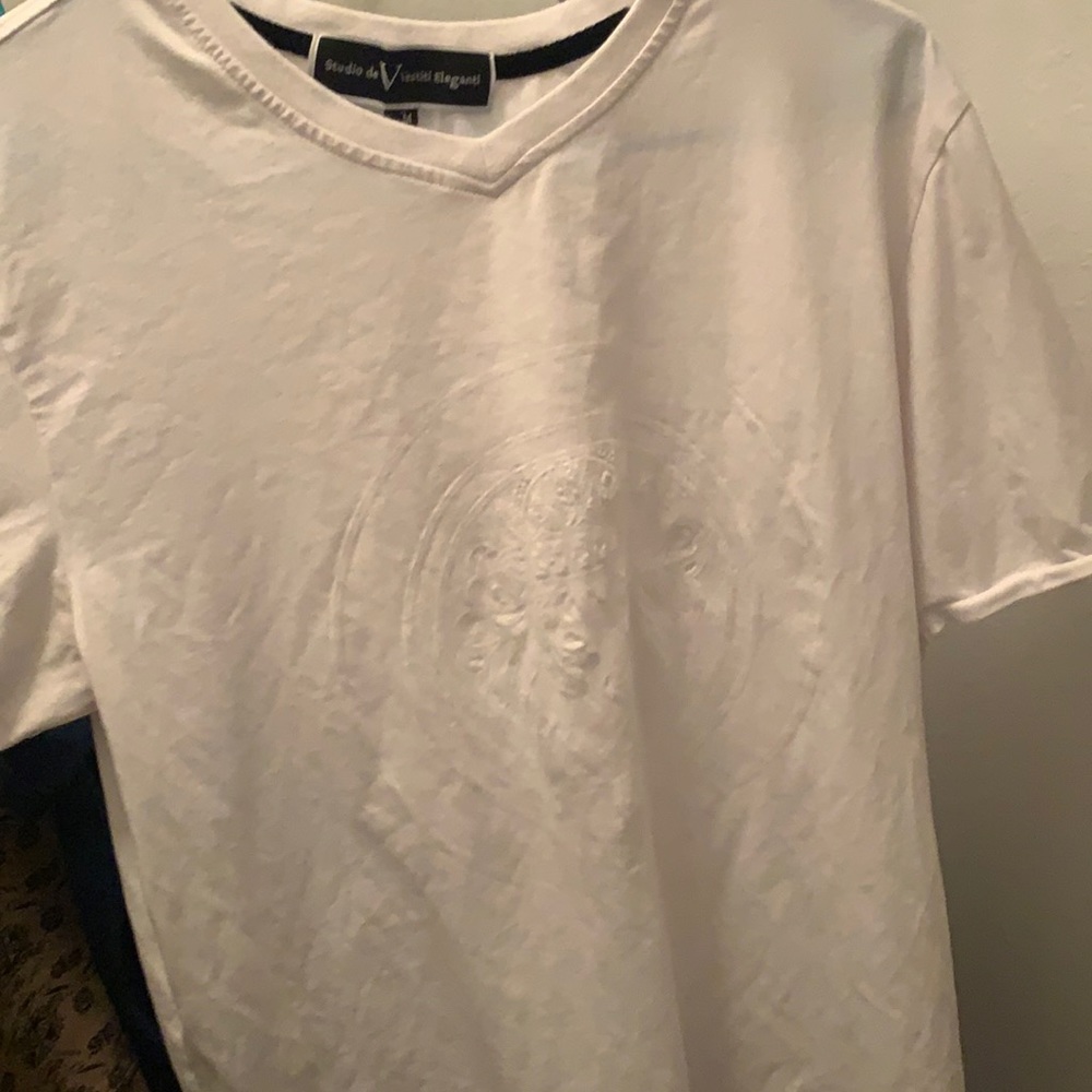 It’s a white lion t shirt(: